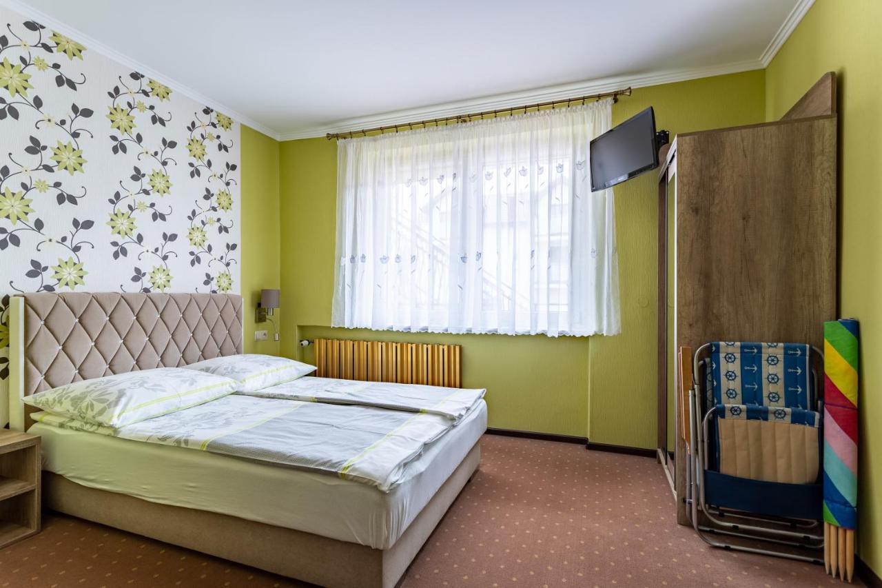 Pokoje Goscinne Katarzyna Kur Debki Exterior photo
